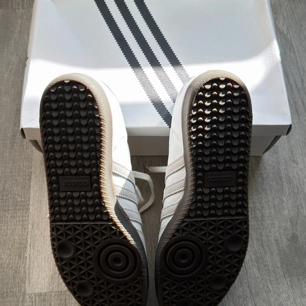 Kith x Adidas Samba - Picture 3 of 4